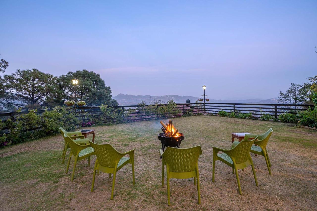 Stayvista At Floradale W Jacuzzi & Wood-Fire Pizza Касаули Екстериор снимка