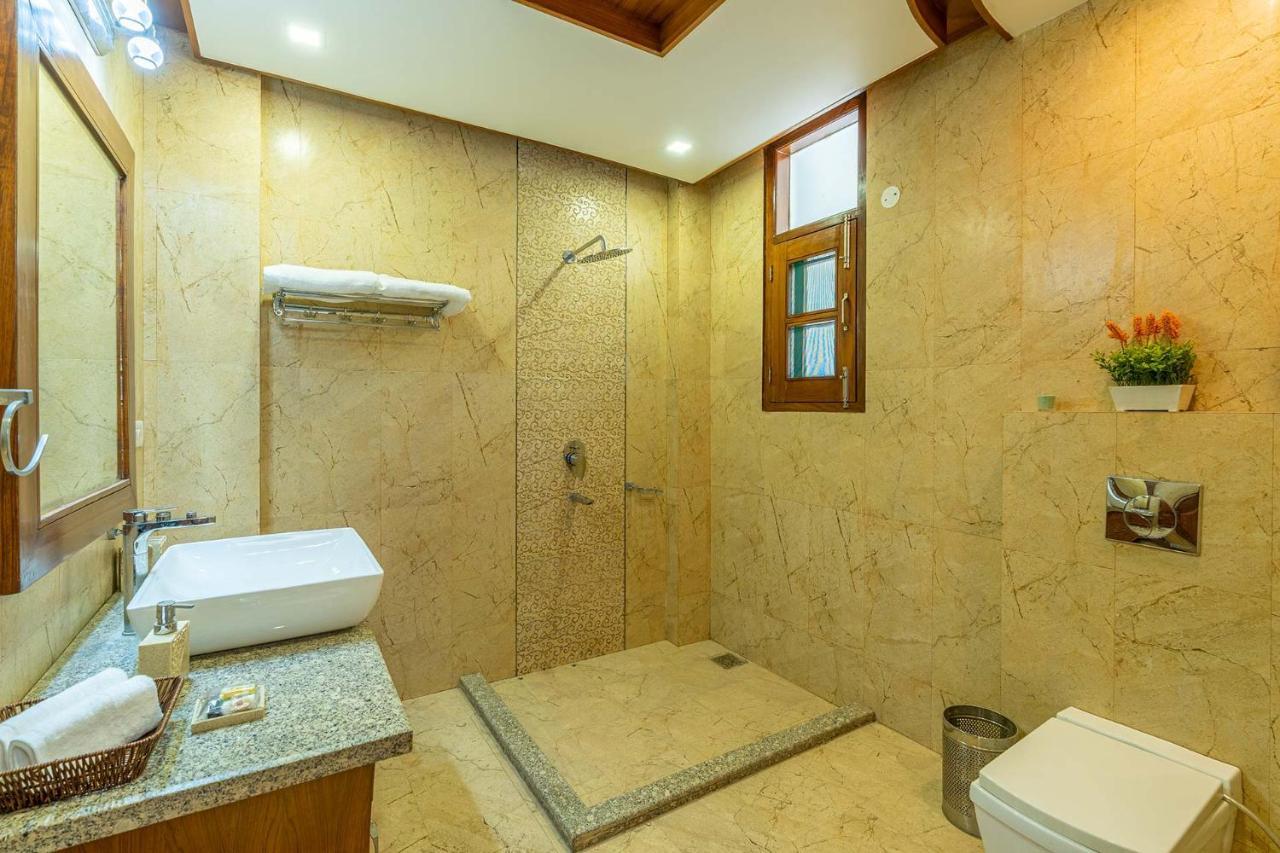 Stayvista At Floradale W Jacuzzi & Wood-Fire Pizza Касаули Екстериор снимка