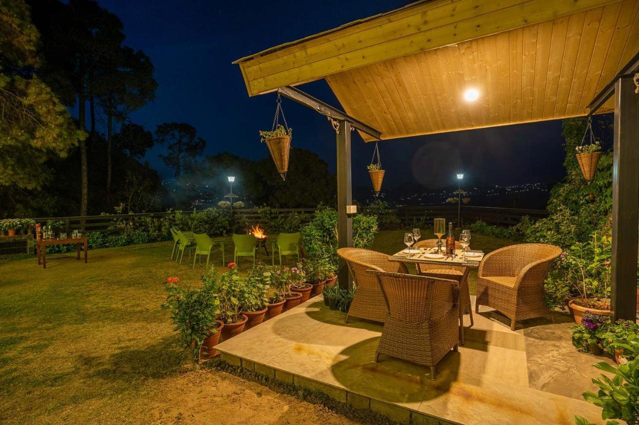 Stayvista At Floradale W Jacuzzi & Wood-Fire Pizza Касаули Екстериор снимка